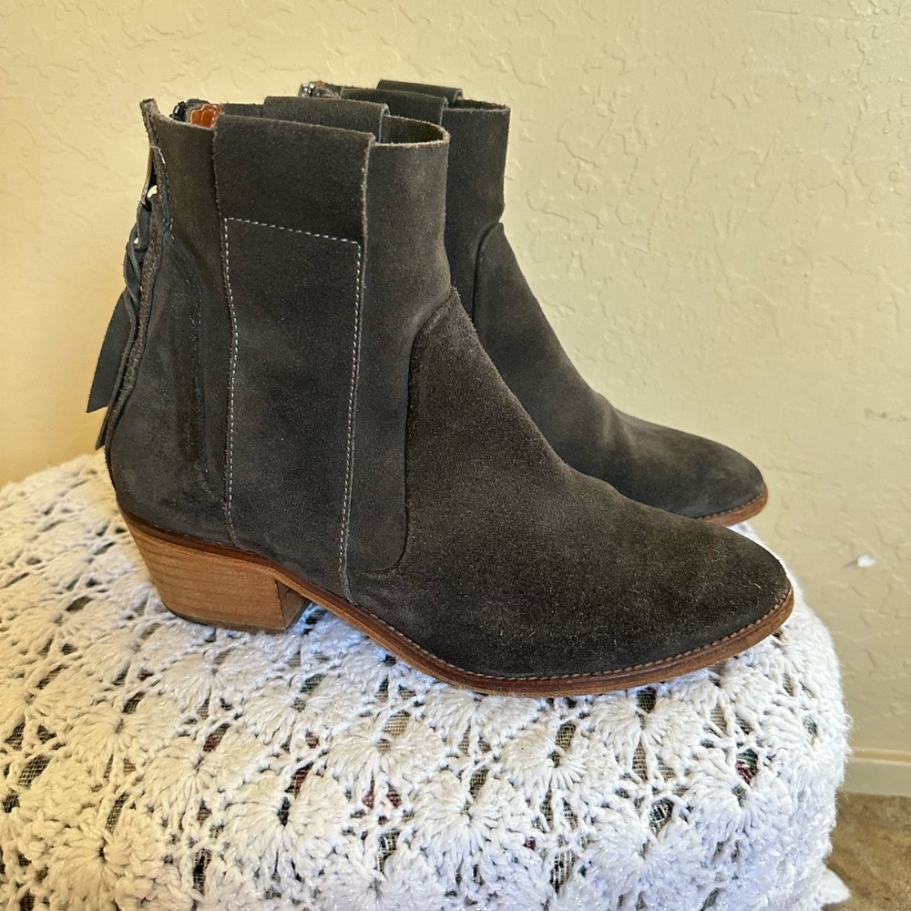 BASKE California Womens 9 Gray Gunner
Suede Ankle Boots Boho Western